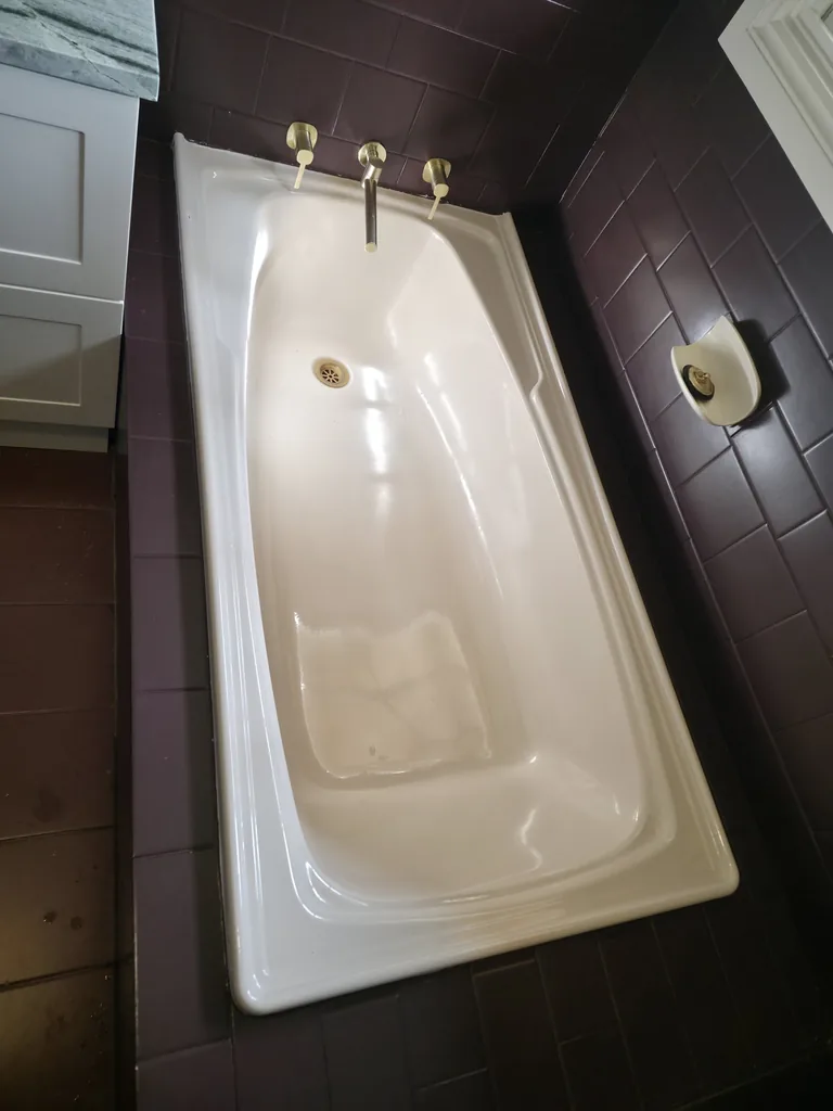 Bath after cleaning